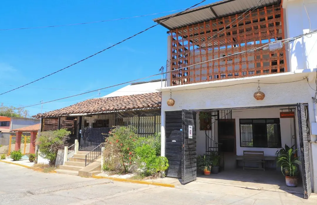 BM Zihua Casa de Huéspedes-1