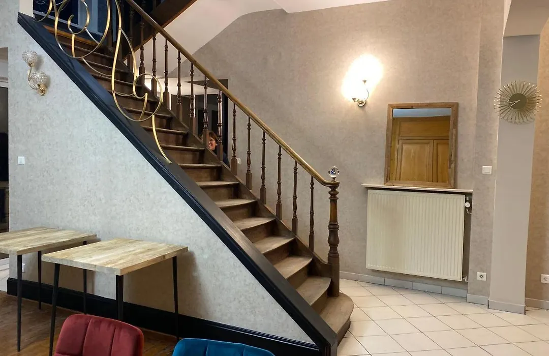 A La Villa Perroy les chambres sont spacieuses et les petit-déjeuners offerts-1