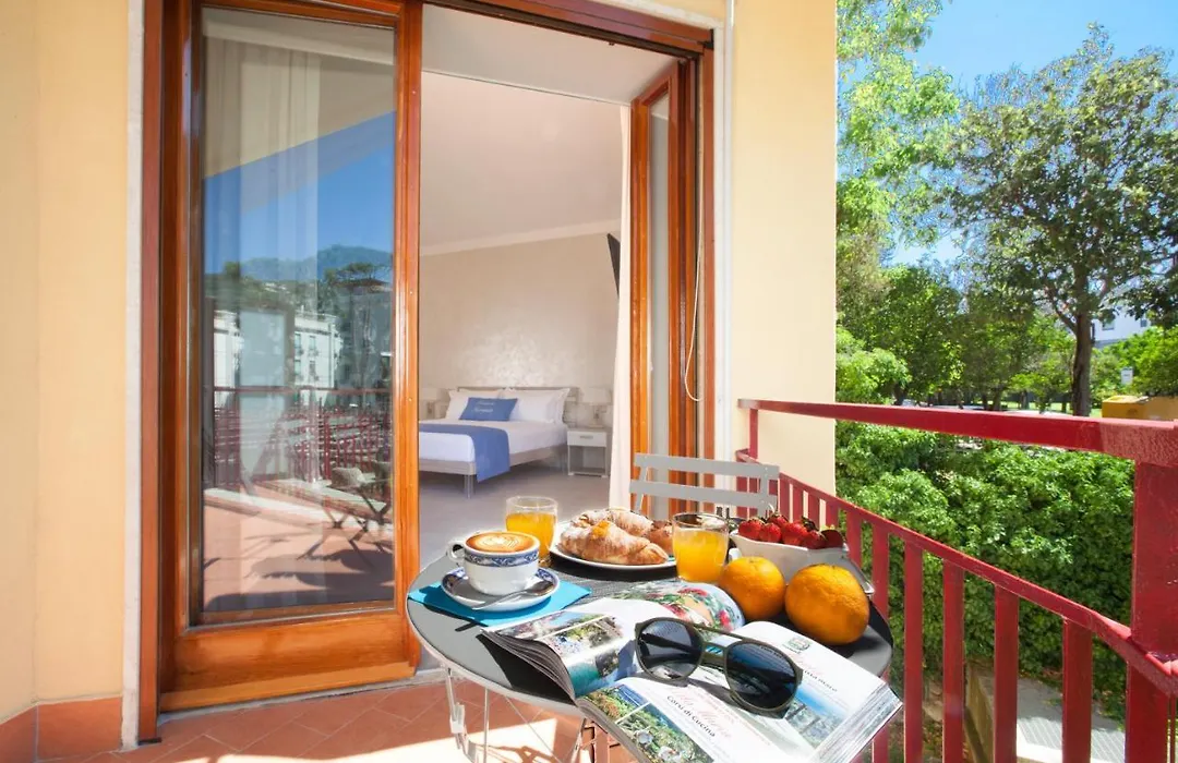 Torna A Surriento Suites-1