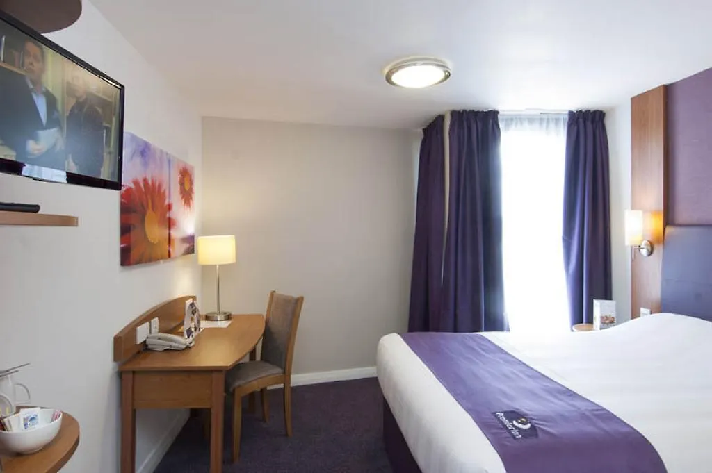 Premier Inn Edinburgh Central-1