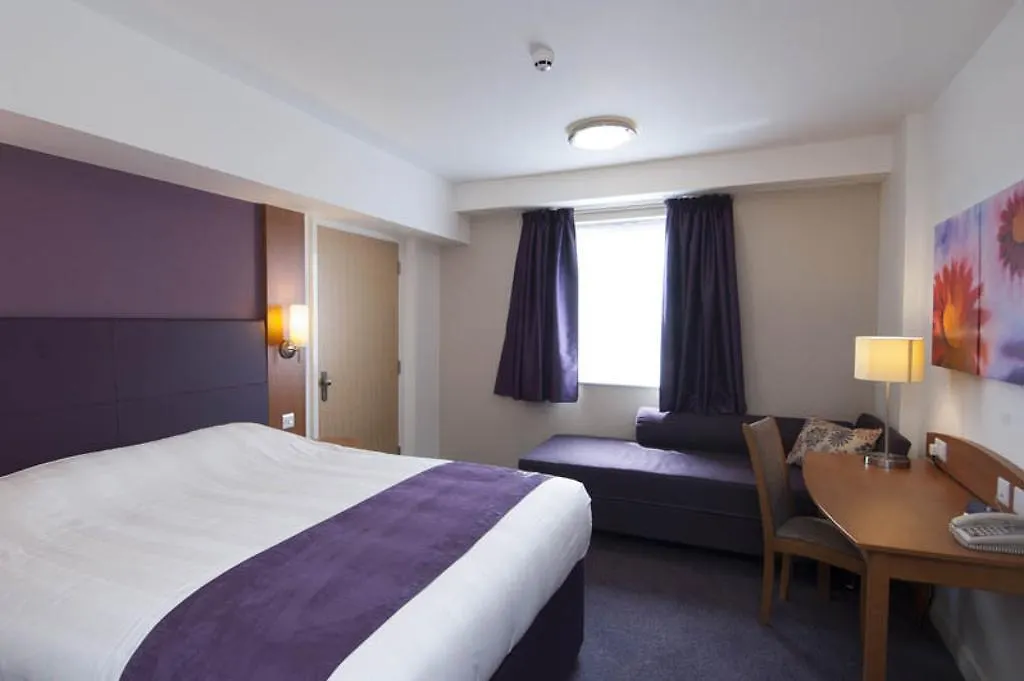 Premier Inn London Gatwick Airport - Manor Royal-1