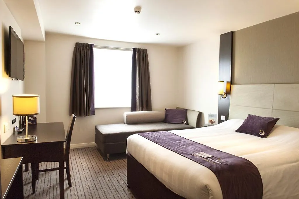 Premier Inn Luton Town Centre-1