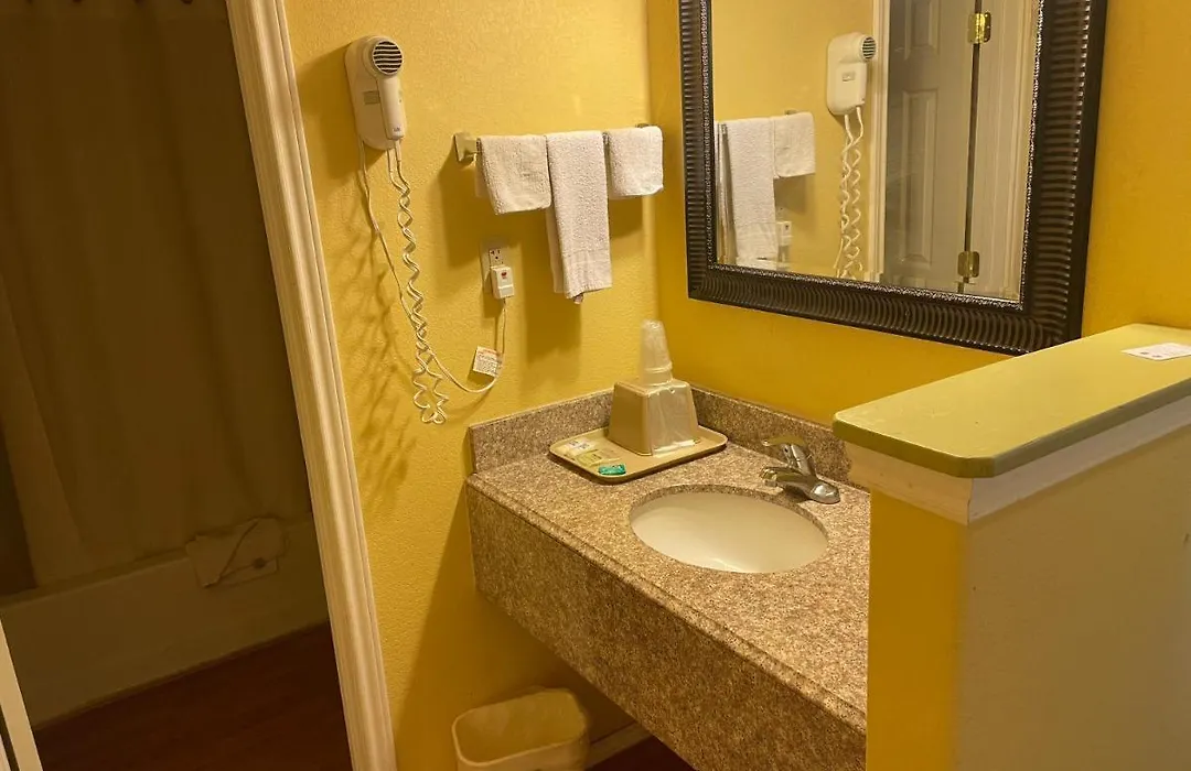 Dilley Executive Inn-1