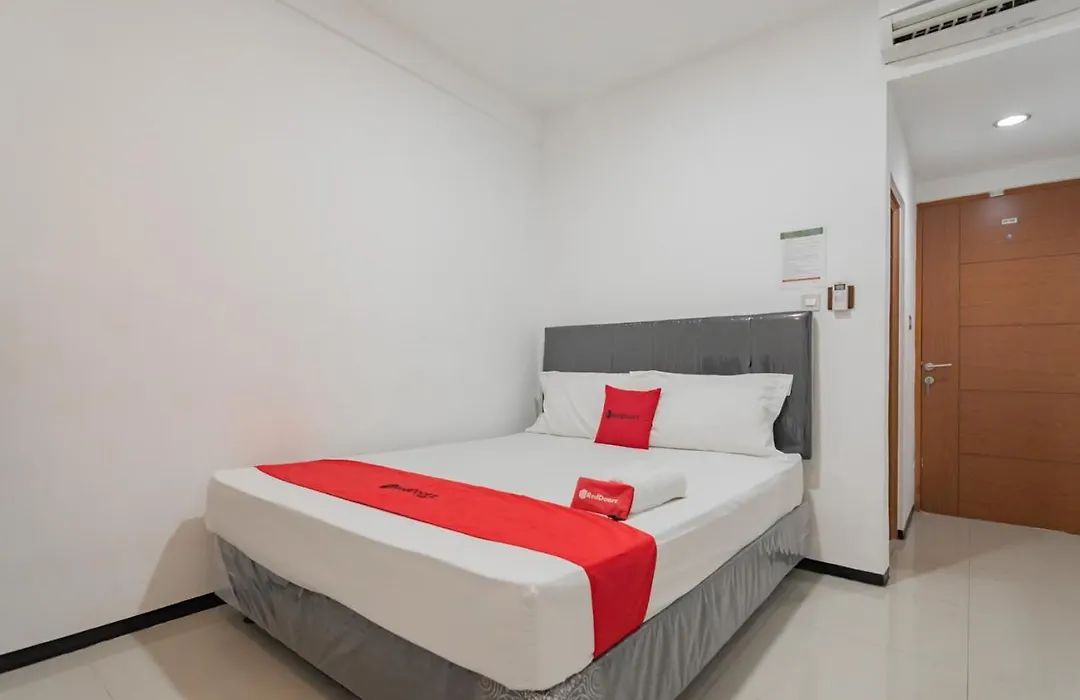 Reddoorz Syariah At Afifah Guest House Near Bikasoga Sport Center-1
