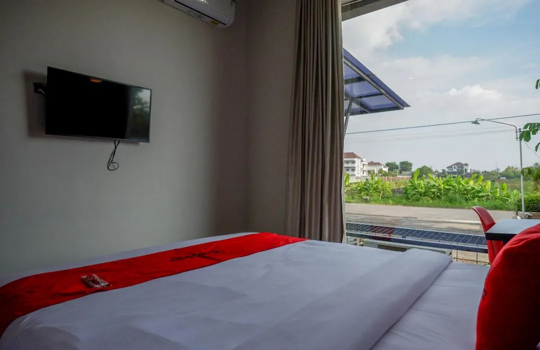 Reddoorz Plus Near Solo Baru-1