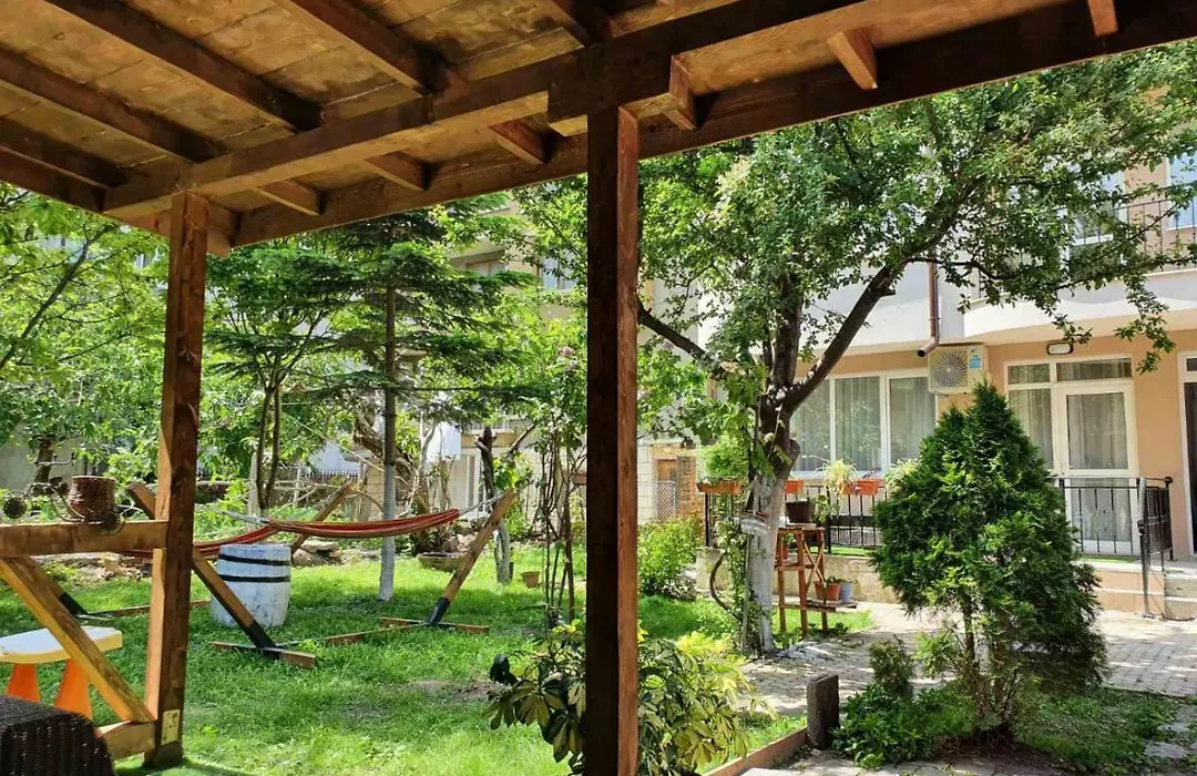 House With Garden-1