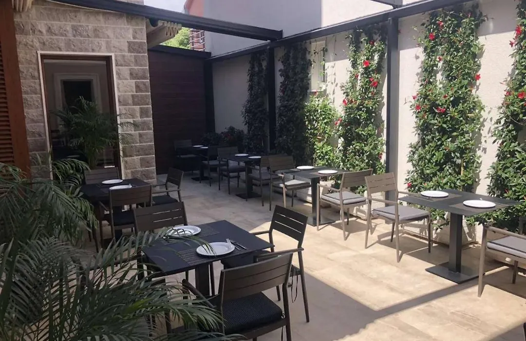 Hotel Vela-1