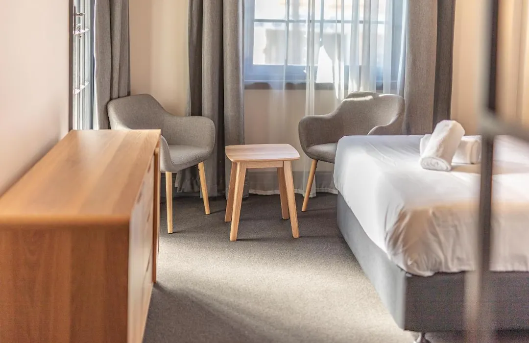 Lakemba Hotel-1