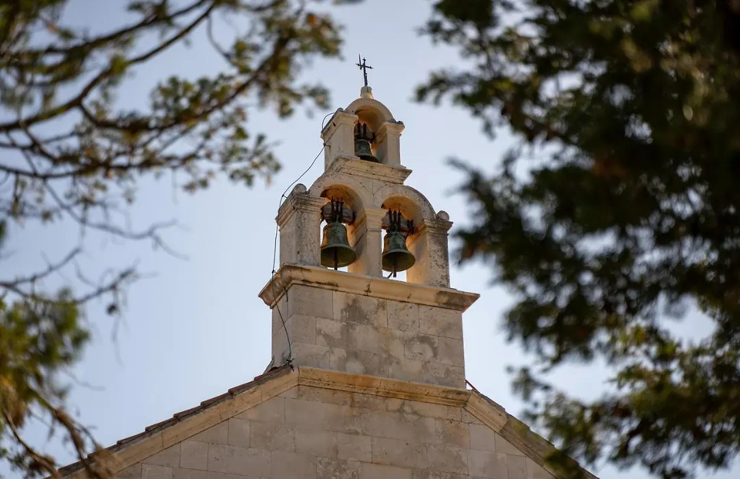 Vrnik Arts Club-1