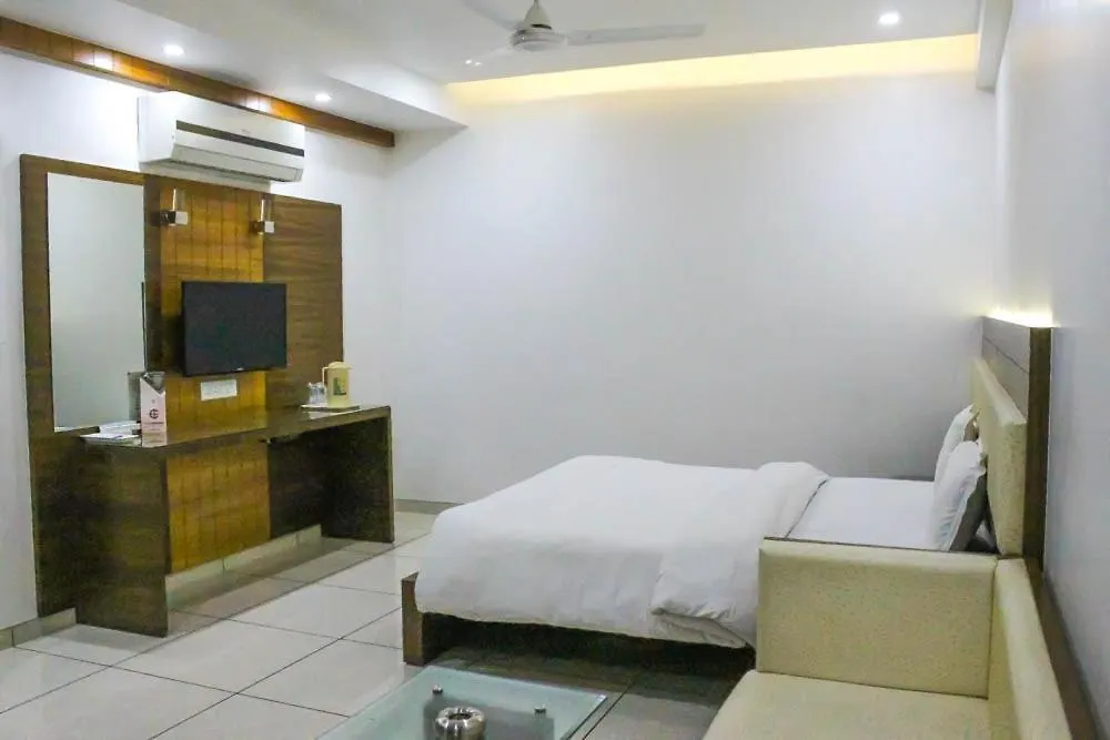 Hotel Apex Inn-1