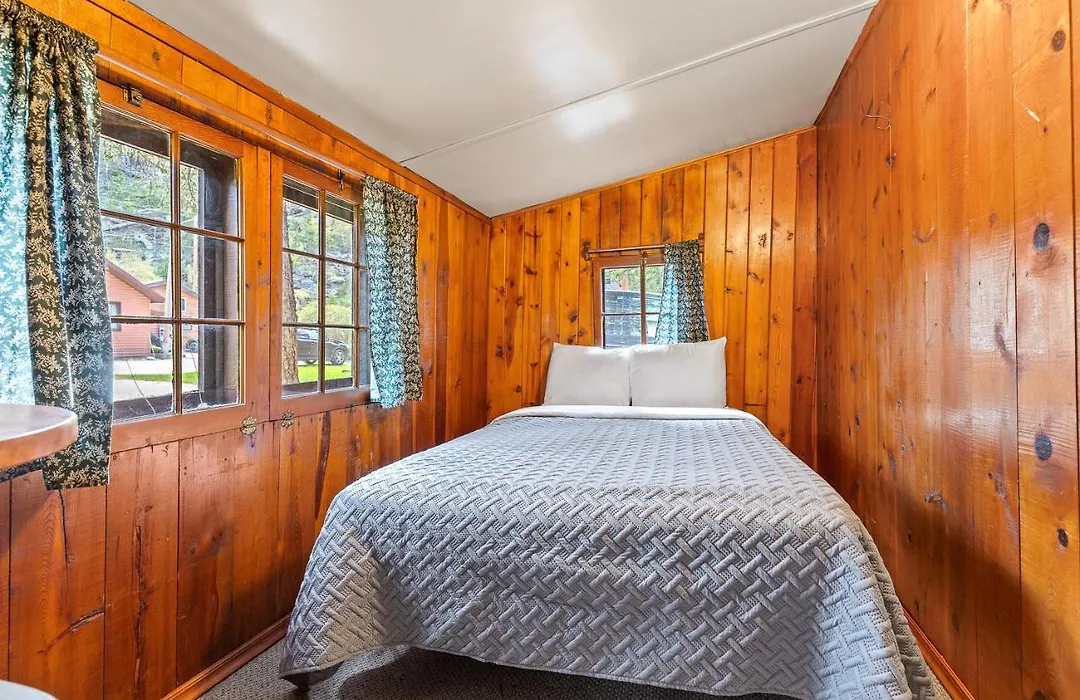 Harney Camp Cabins-1
