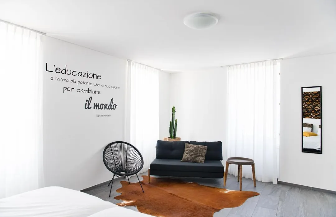 Salotto Bre - Bed & Breakfast Charming Rooms-1