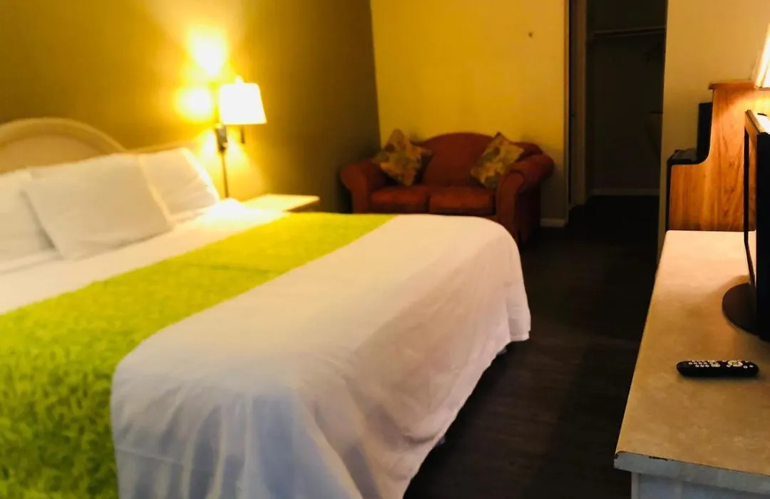 Rodeway Inn-1