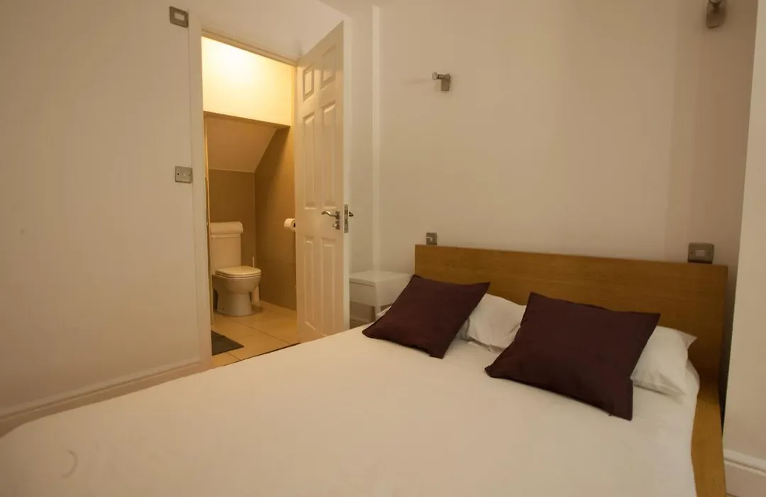 Tooting Rooms & Studio By Primecityhosts-1