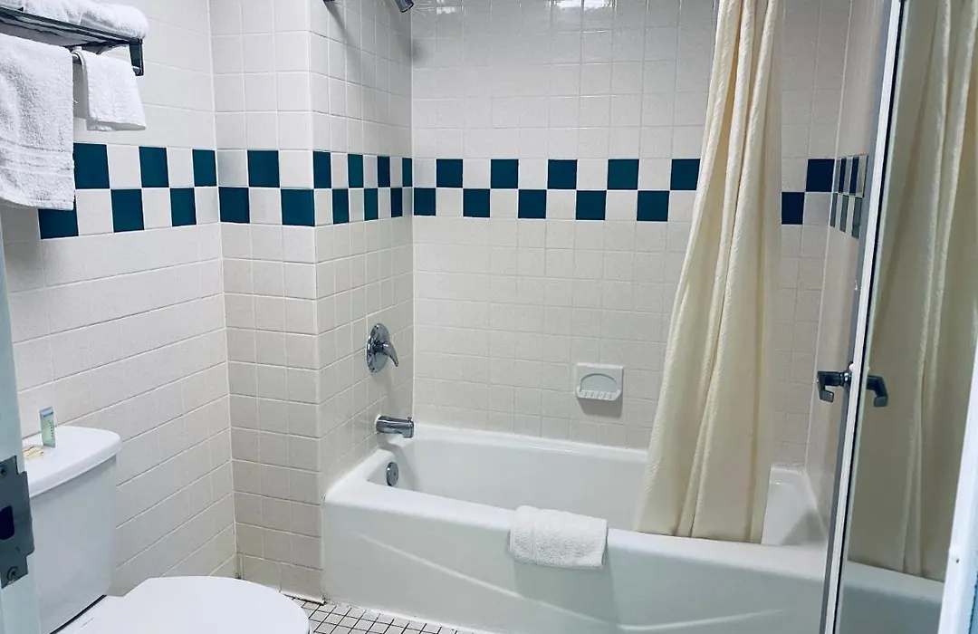 Excel Inn & Suites-1