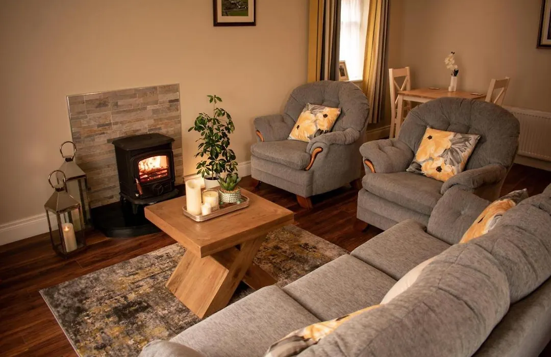 Drumlanaught Cottage Farnham-1