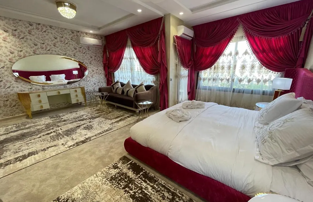 Quiet Hotel-1