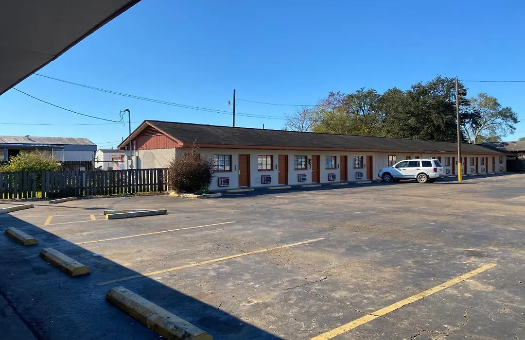 Relax Inn-Plaquemine-1