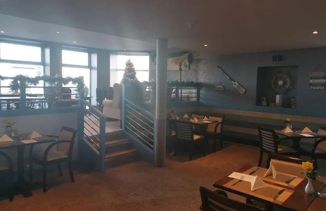 Marine Hotel-1