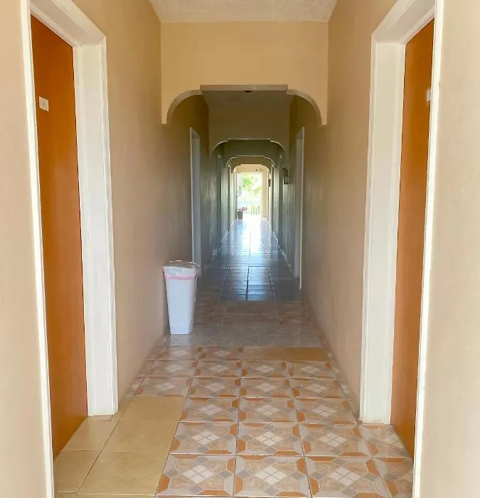 Beverley'S Guest House, Nevis-1