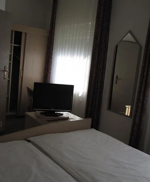 Hotel Maifelder Hof-1