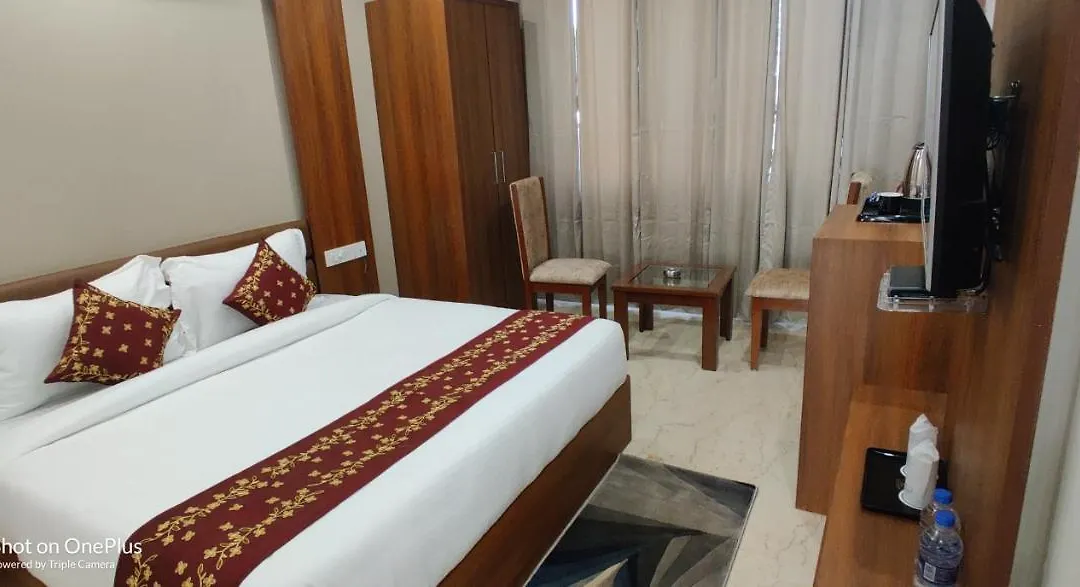 Hotel Trimurti-1