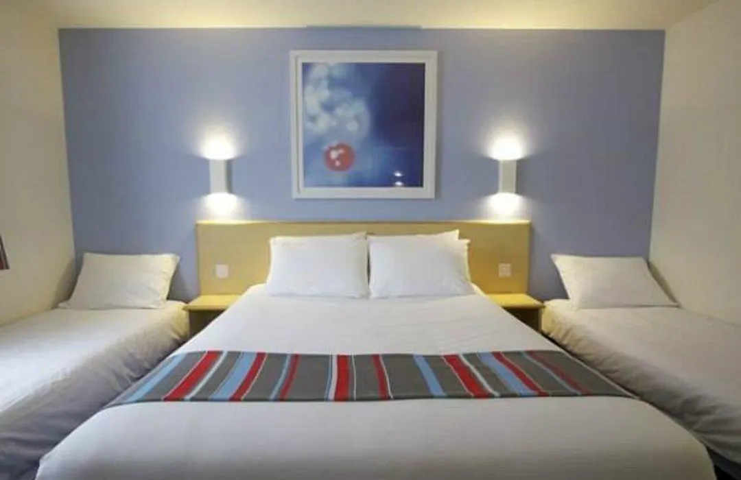 Travelodge Medway M2-1
