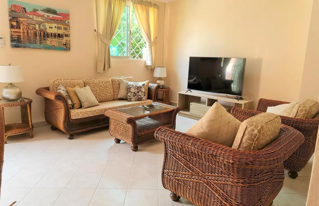 Butterfly Garden Boutique Residences By Frasier, A Lifestyle Destination Apt And Villas 1 To 3 Bedroom Units, 2 Full Bathrooms, Rain Shower, Spa Bath, Complete Kitchen, Staff 24-7,Fast Fiber Optic Wifi, 55" Smart Tv'S, Free Bbq,-1