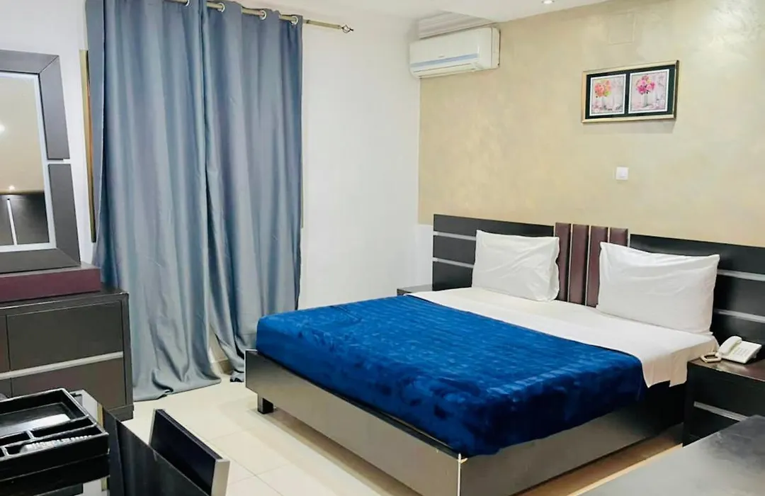 Class Hotel-1