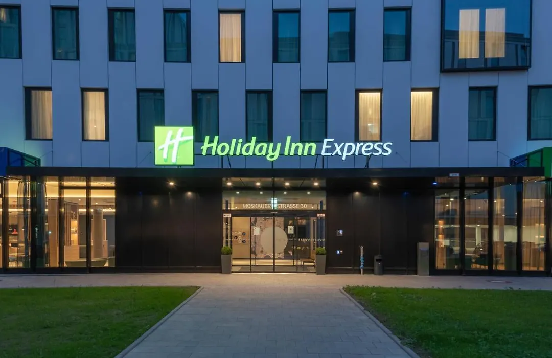 Holiday Inn Express Düsseldorf - Hauptbahnhof, an IHG Hotel-1