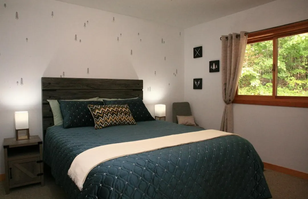 The Burgundy Dream Bed And Breakfast-1