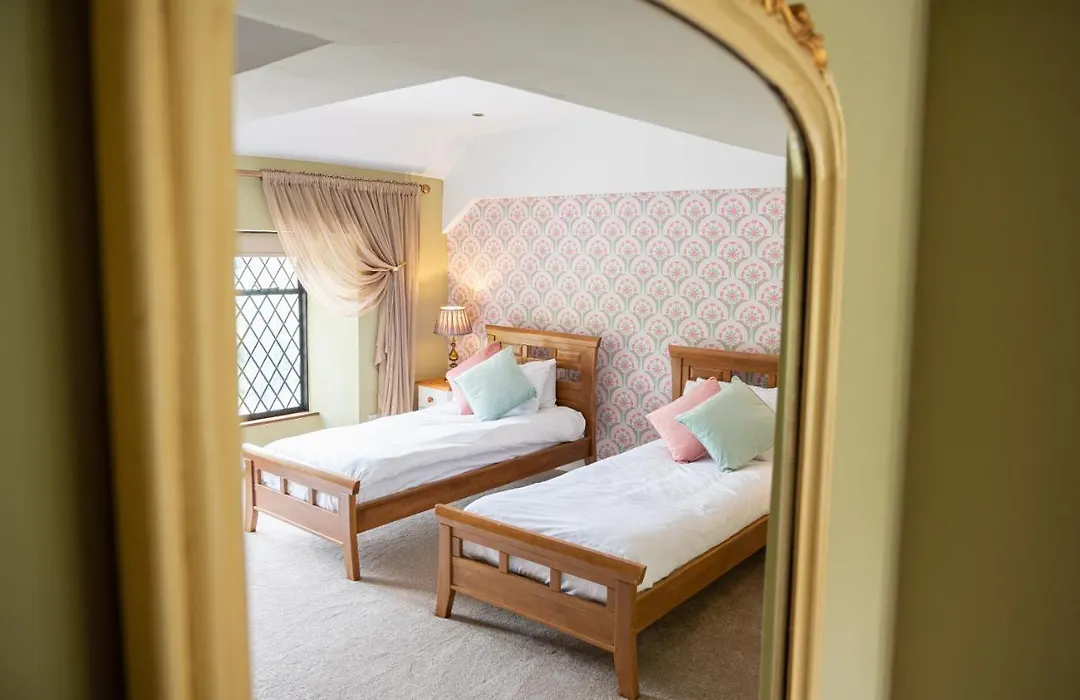 Miskin Manor Hotel-1