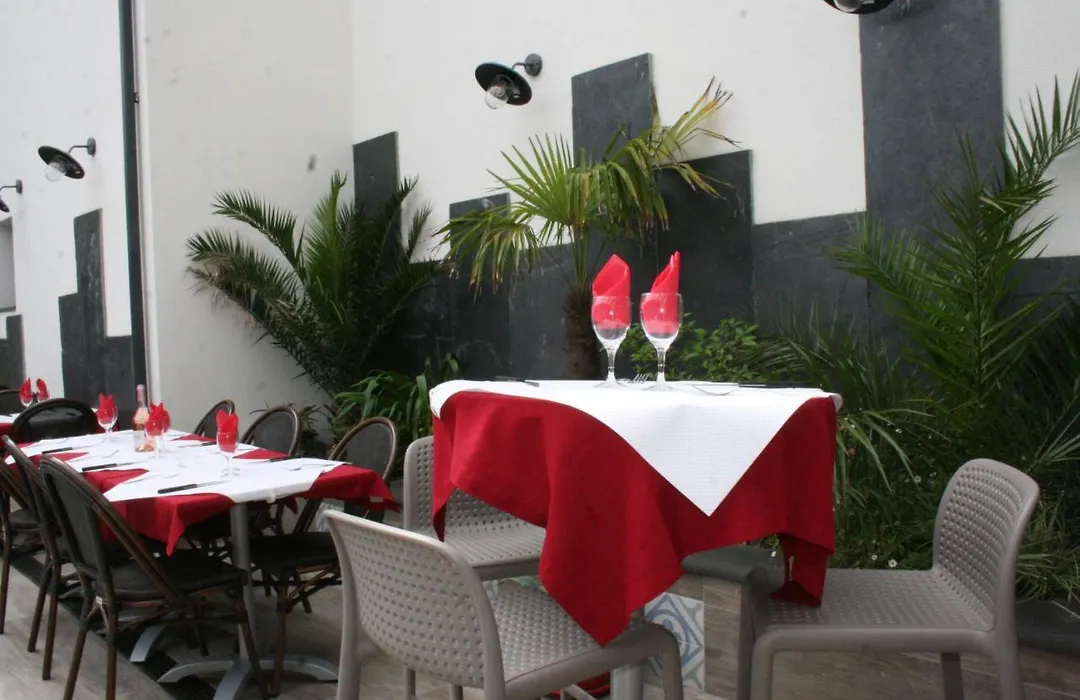 Hôtel Les Italiens-1