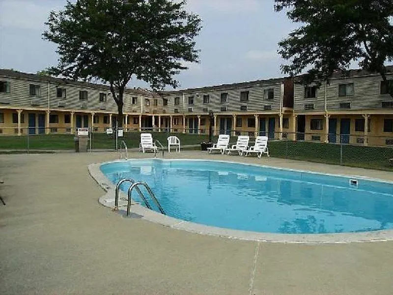 Days Inn By Wyndham Bowling Green-1