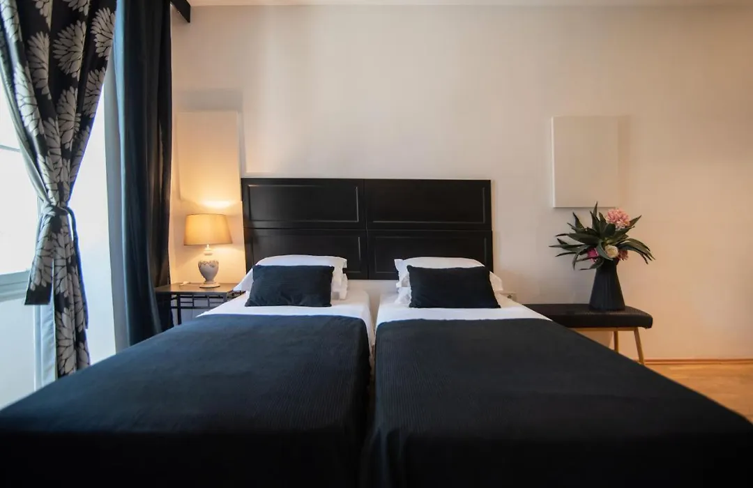 Emporikon Athens Hotel-1