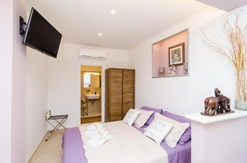 Apartment & Room Lady O-1