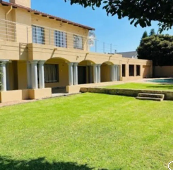 Selina Airport Lodge #Emzini-1