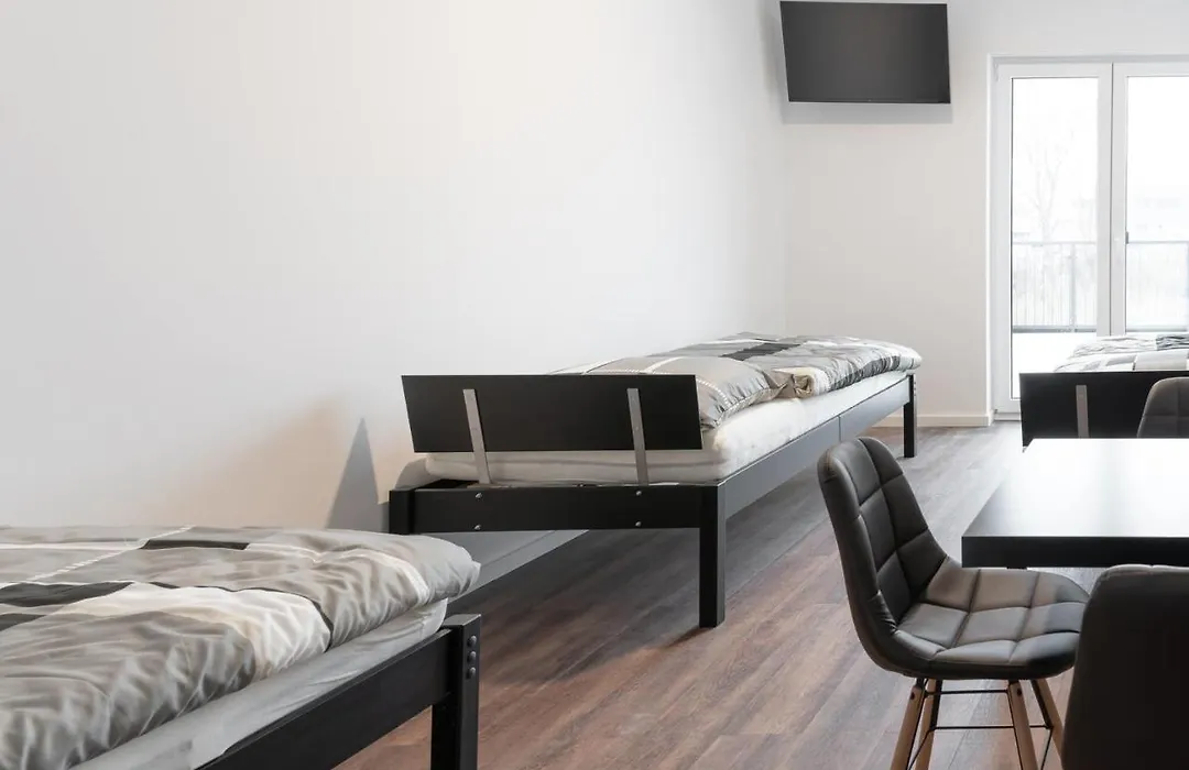 Monteurzimmer Berlin Pankow mit Dachterrasse - Nur 10 min. von der A10 - 3 Zimmer/ 7 Betten-1
