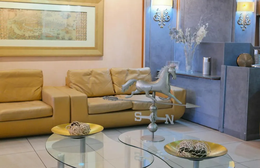 Hotel Mondial-1