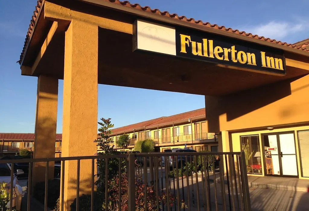 Fullerton Inn-1