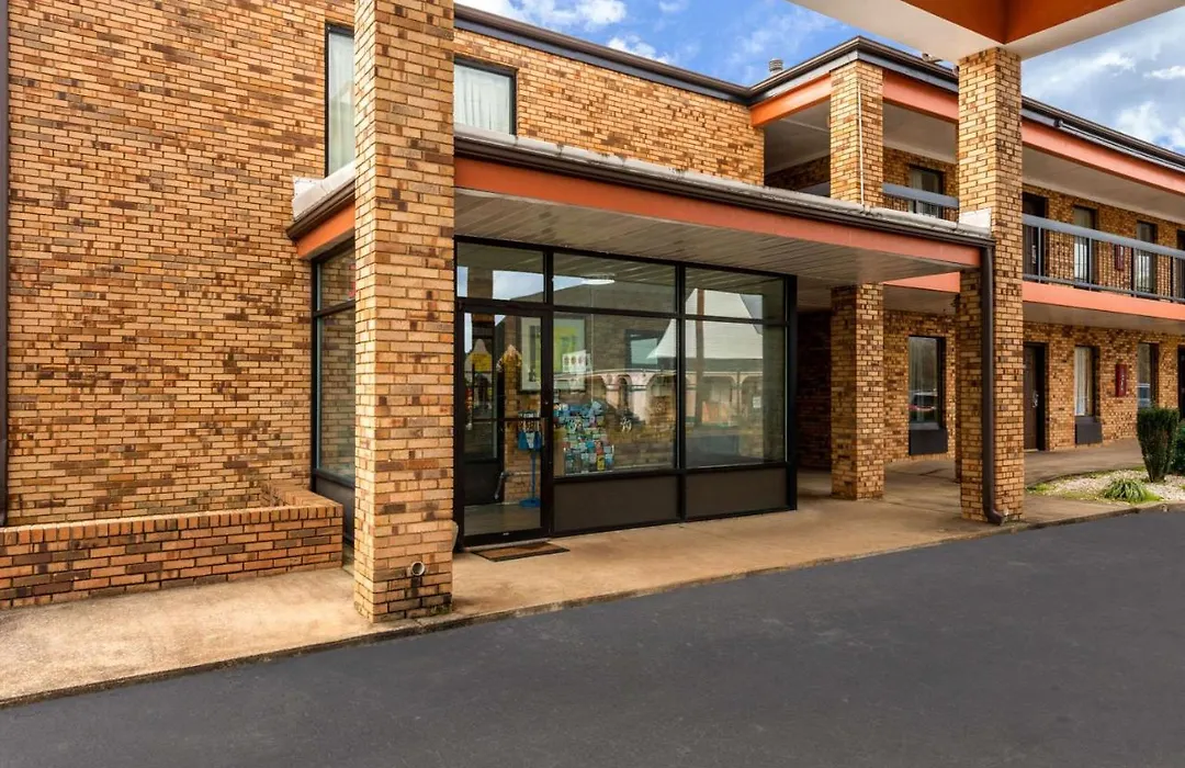 Econo Lodge Inn & Suites-1