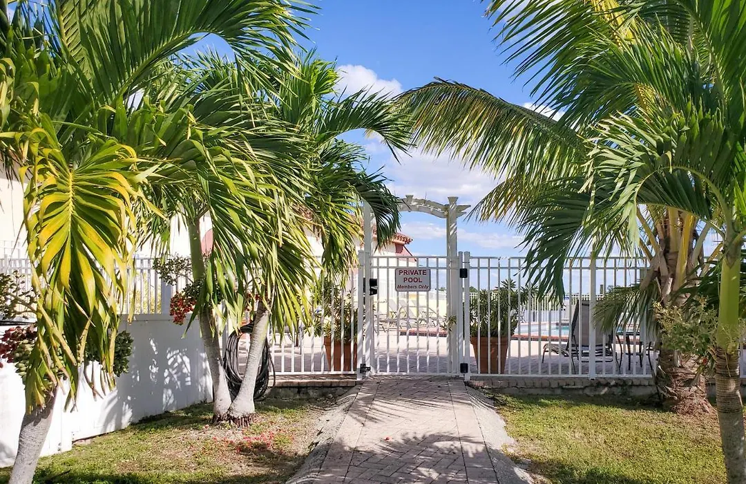 Captain'S Table Hotel By Everglades Adventures-1