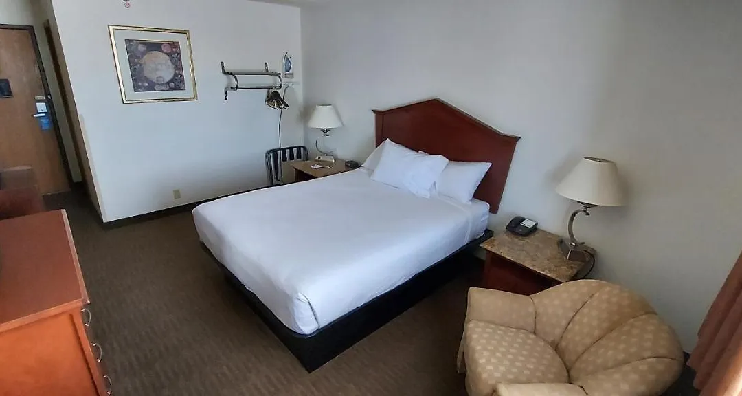 Days Inn By Wyndham Willmar-1