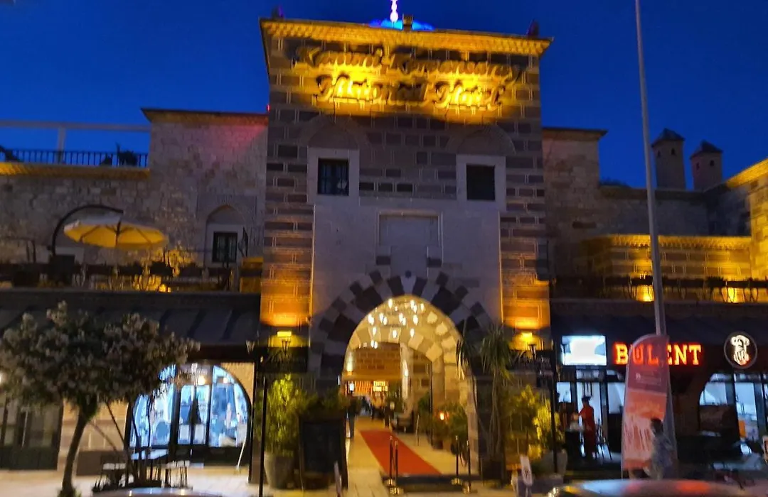 Cesme Kanuni Kervansaray Historical Hotel-1