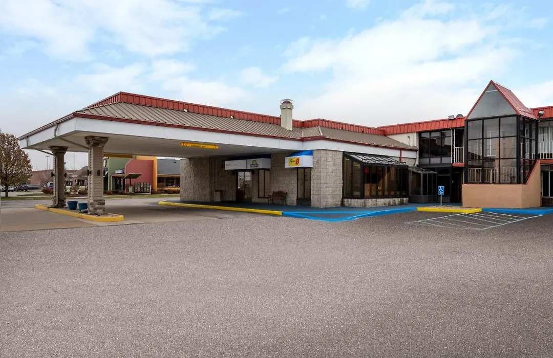 Super 8 By Wyndham Perrysburg-Toledo-1
