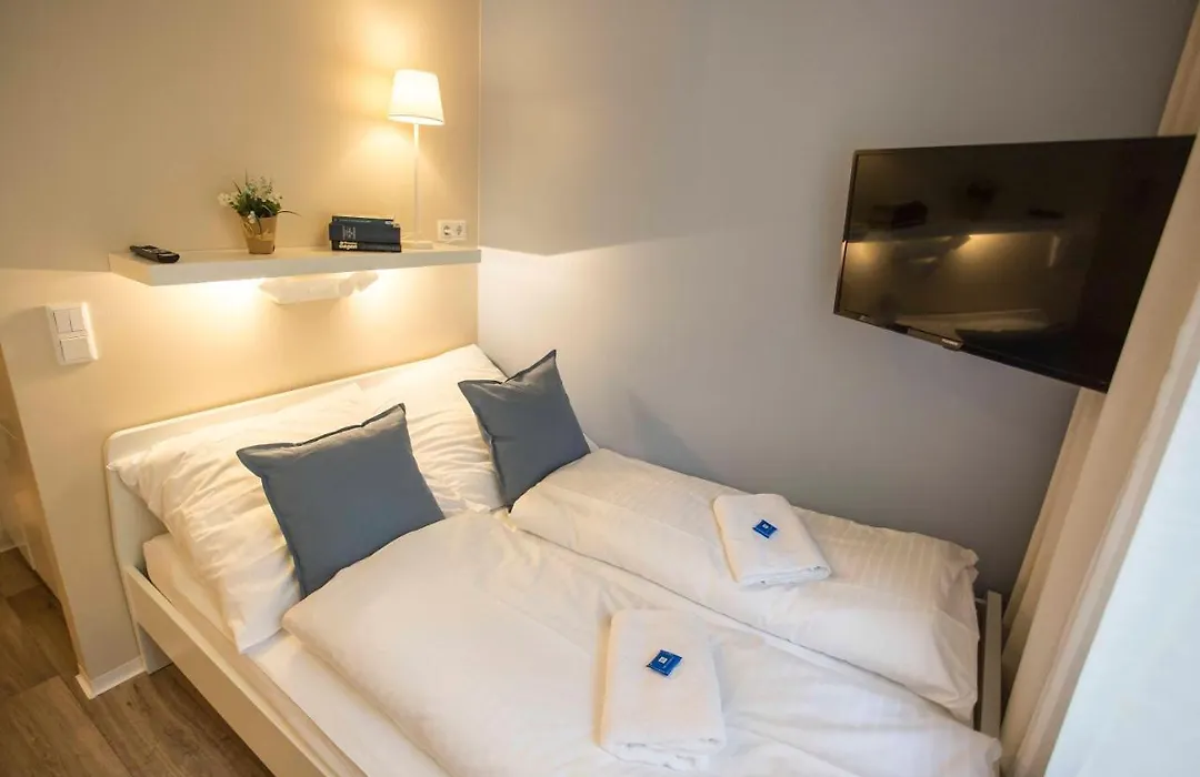 GuestHouse Köhn51, zentral gelegene, stilvoll eingerichtete Zimmer mit eigener Teeküche-1