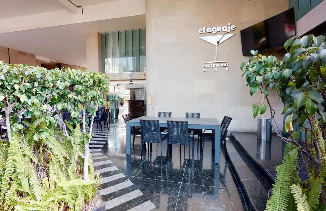 Hotel Patriotismo-1