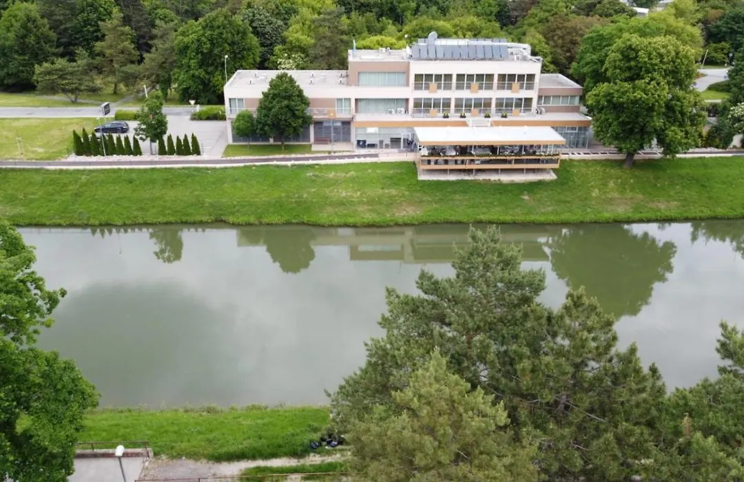 Hotel River-1