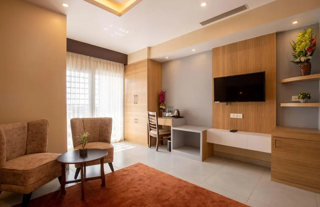 Hotel Palm International-1