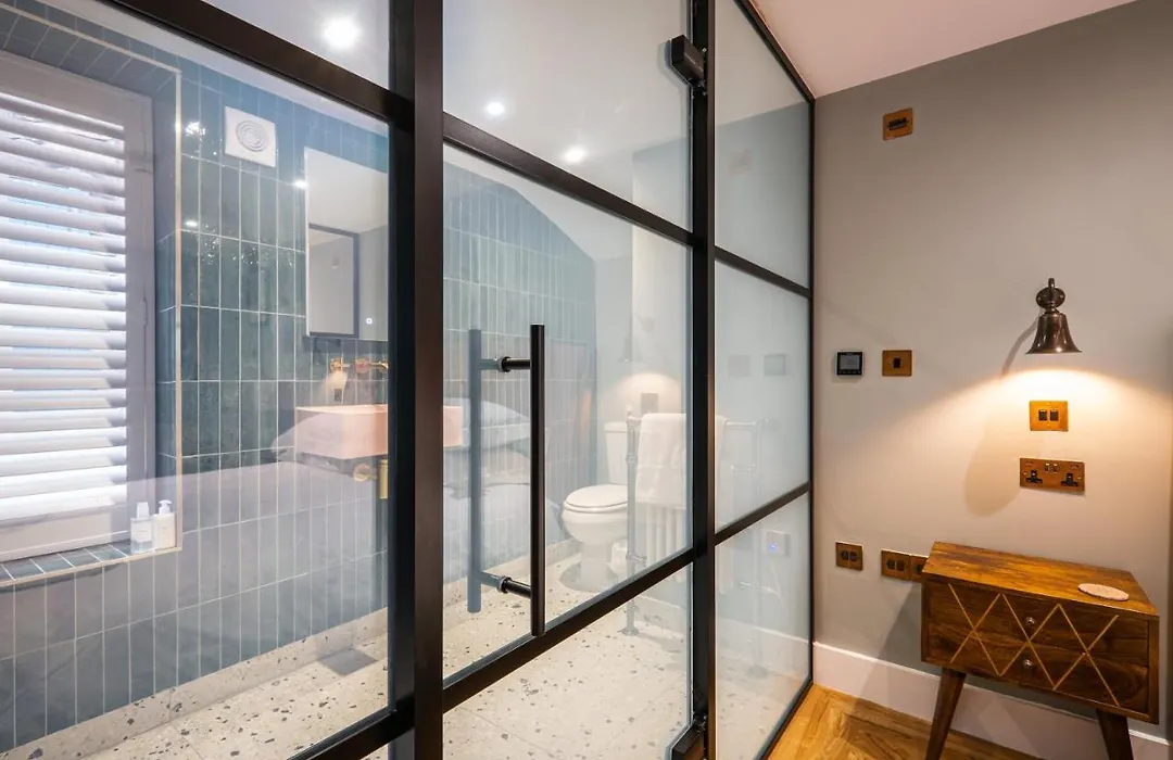 The White House - Off-Site Health Club & Spa 2 Minute Walk Away-1